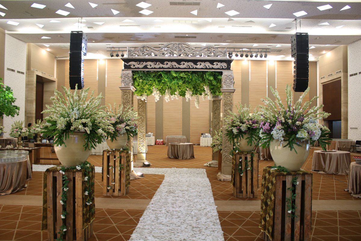 GRAND BALLROOM UNITED TRACTORS